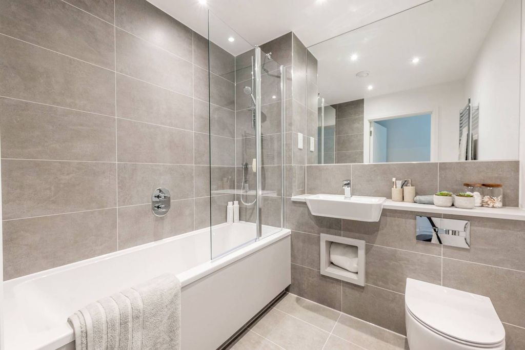 Additional image 5 of 2 bed flat for saleSouth Oxhey Central, Watford WD19