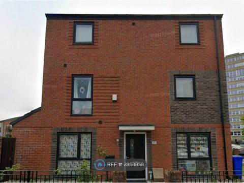Landos Road, Manchester M40