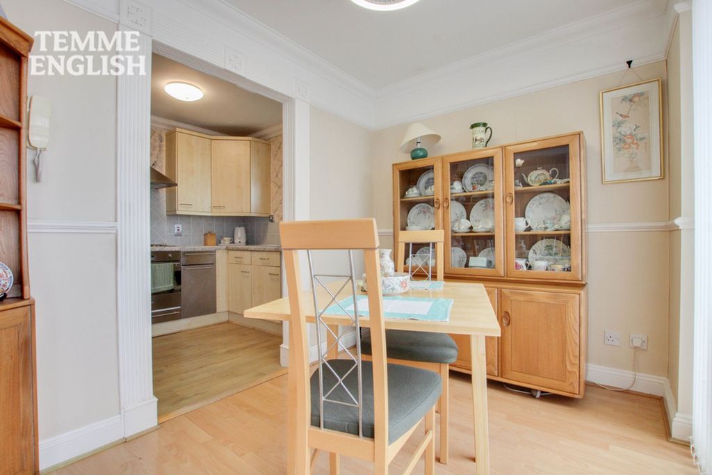 Additional image 9 of 2 bed flat for saleThe Vale, Basildon SS16