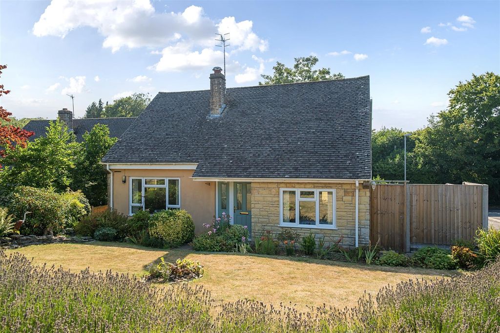 3 bed detached house for saleStyles Close, Beaminster DT8
