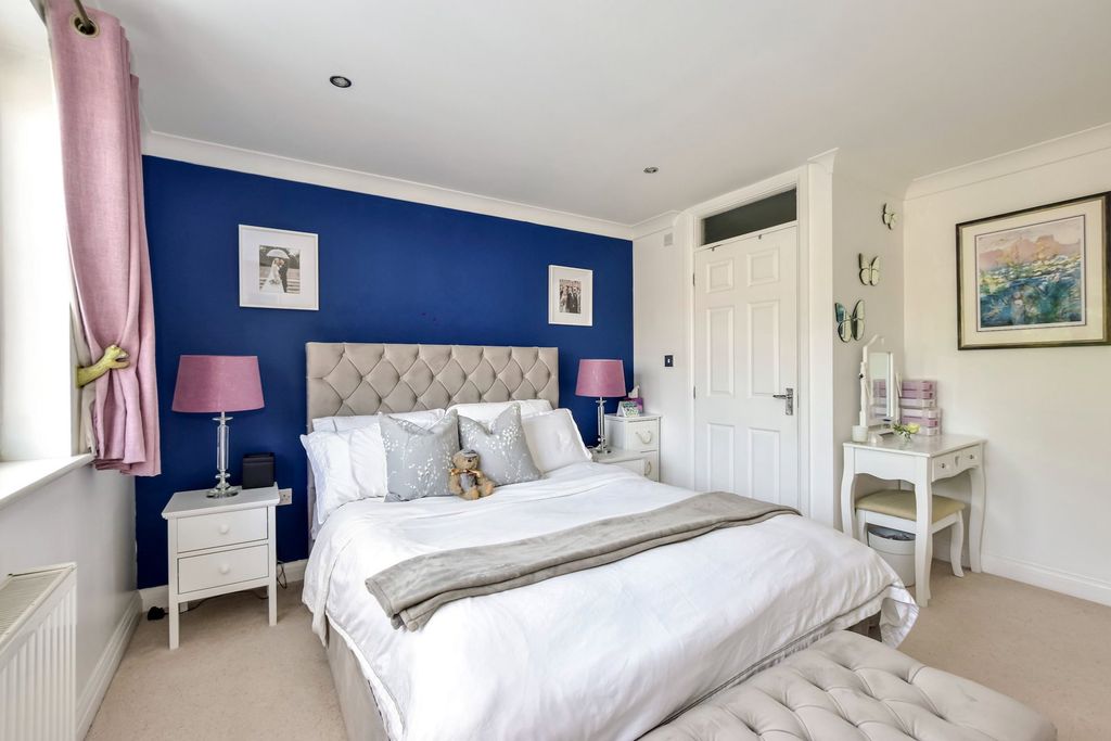 Additional image 10 of 4 bed semi-detached house for salePopes Road, Abbots Langley WD5