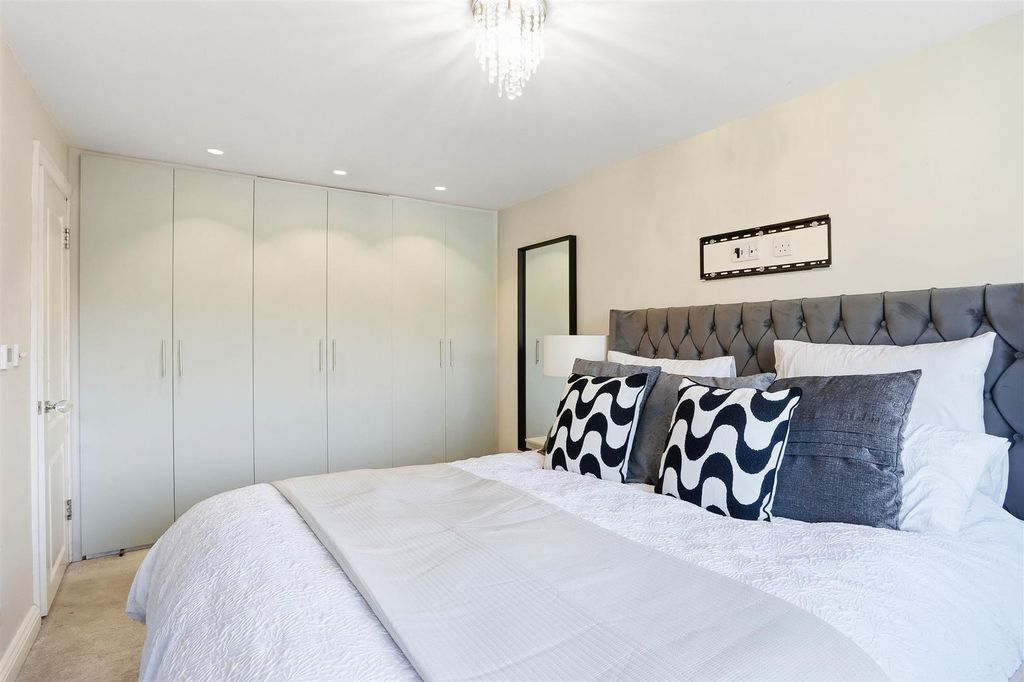 Additional image 10 of 2 bed flat for salePound Road, Banstead SM7
