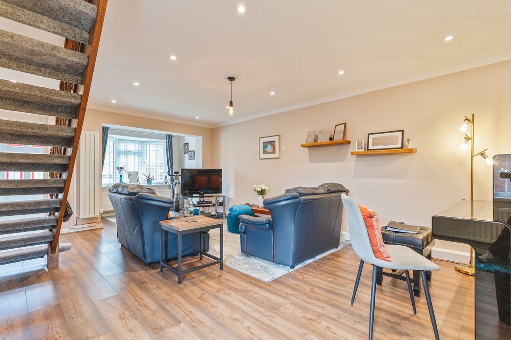 2 bed link detached house for saleKent Close, Rogerstone NP10 photo 3