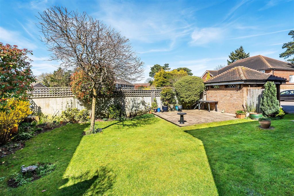 Additional image 19 of 2 bed flat for saleMarlborough Court, The Marld, Ashtead KT21