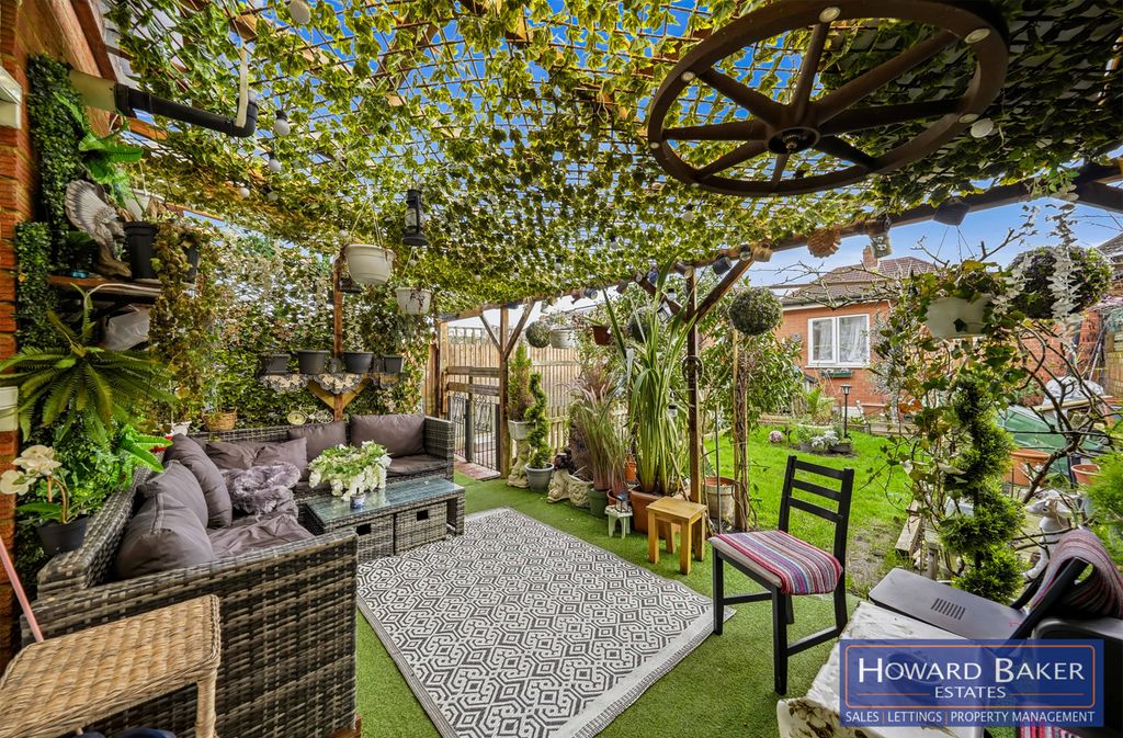 Additional image 15 of 5 bed semi-detached house for saleWoodfield Avenue, Colindale NW9