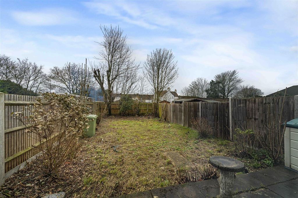 2 bed flat for saleWoodside Lane, Bexley DA5 photo 4
