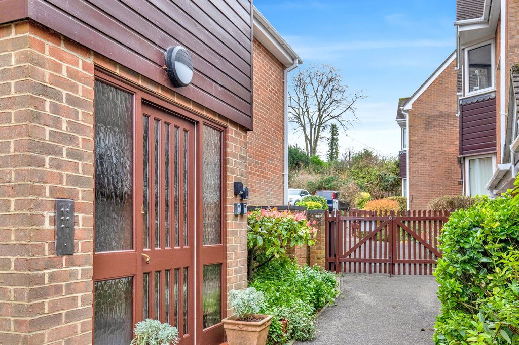 Additional image 16 of 2 bed flat for saleEllingham Close, Alresford SO24