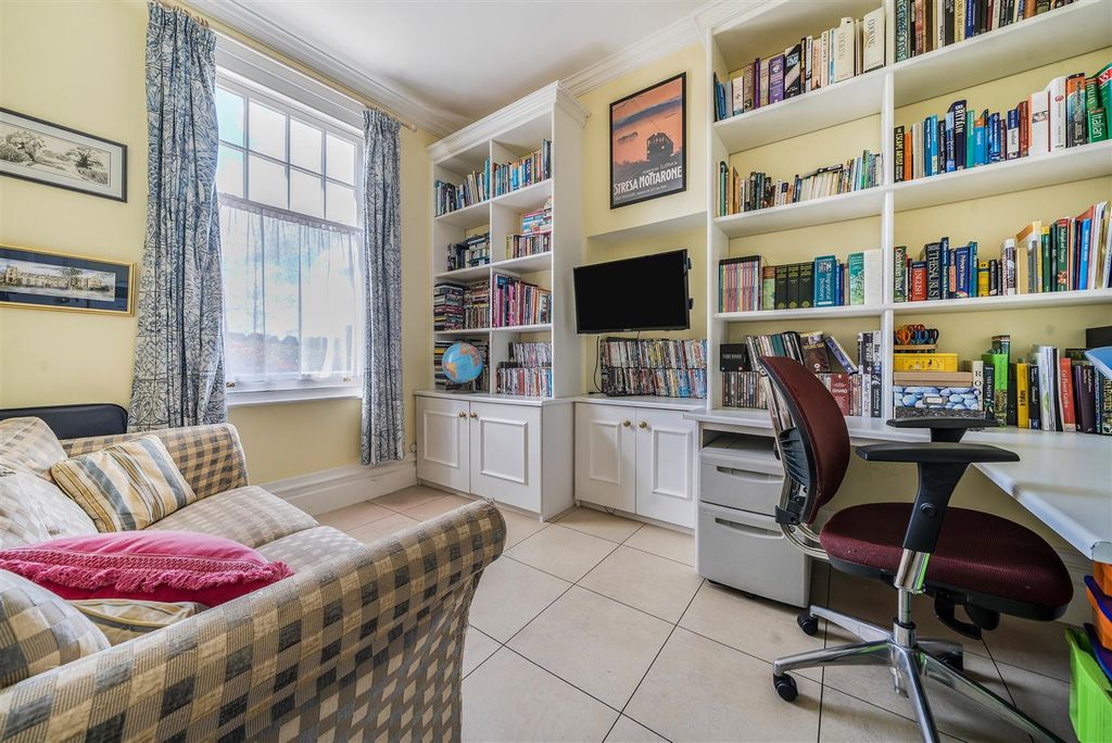 Additional image 12 of 6 bed detached house for salePemberley Avenue, Bedford MK40