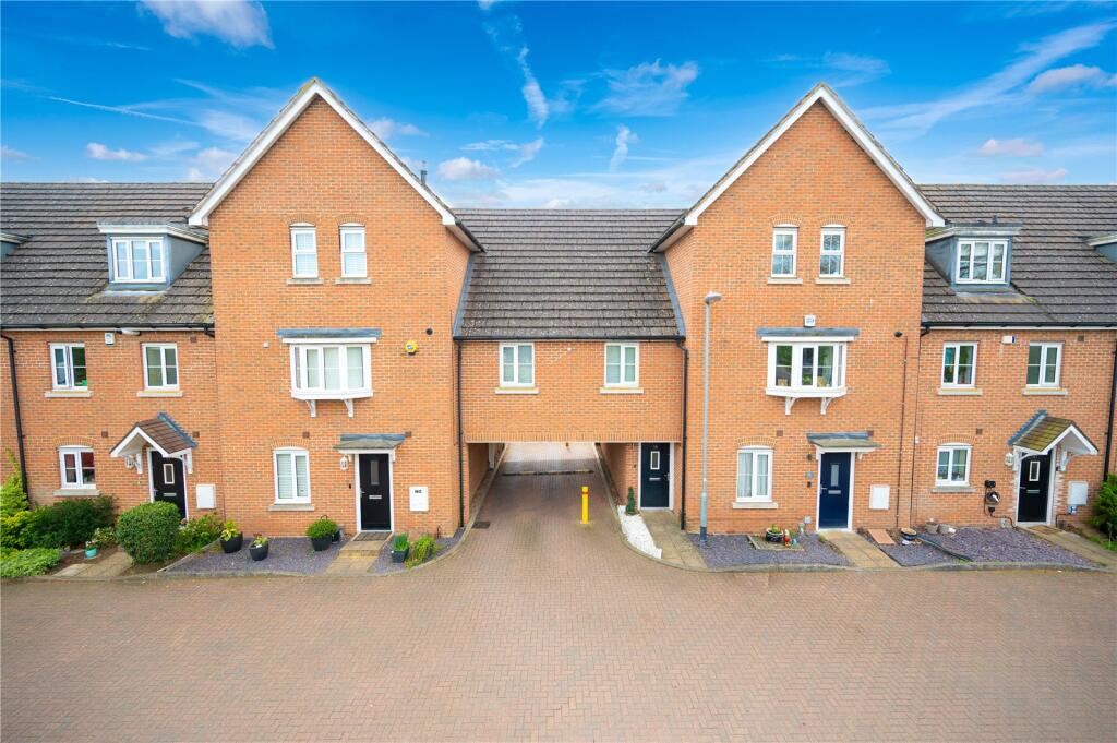 Centaurus Square, Curo Park, Frogmore, St. Albans