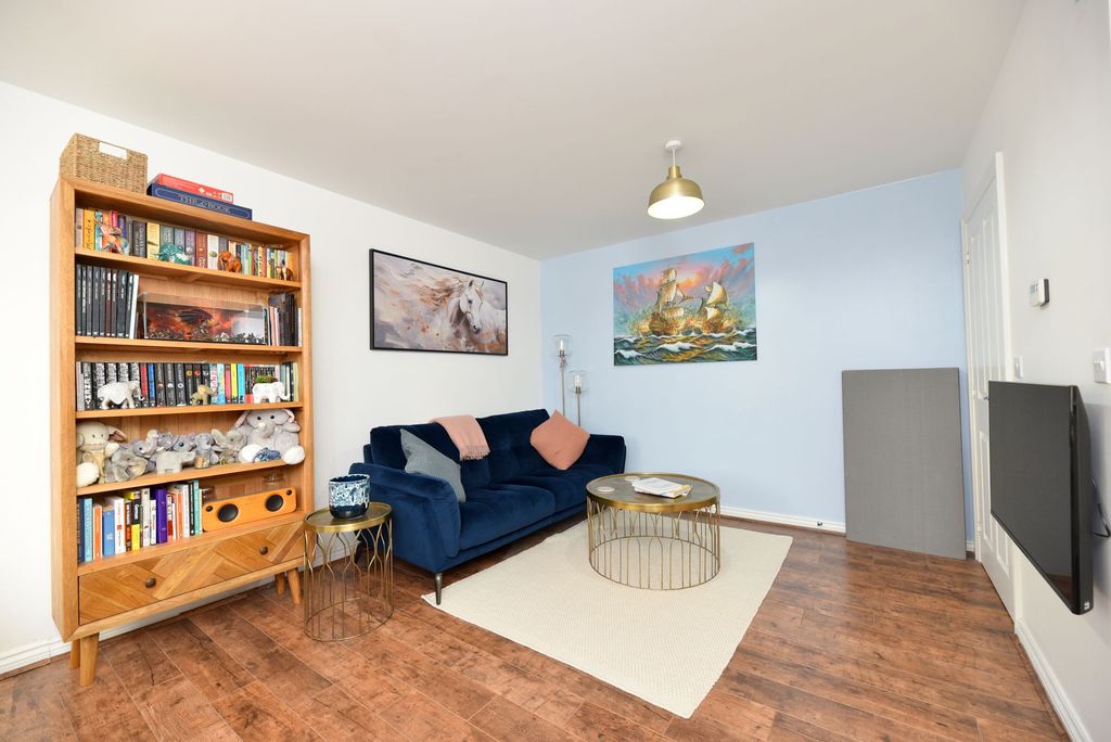 Additional image 3 of 2 bed flat for saleSullivan Court, Biggleswade SG18