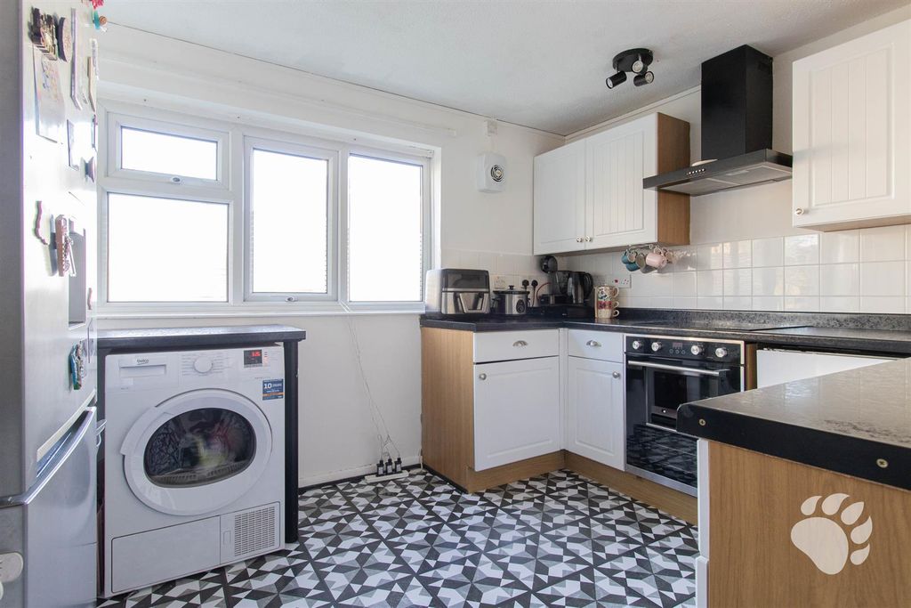 Additional image 7 of 2 bed flat for saleRose Acre, Basildon SS14
