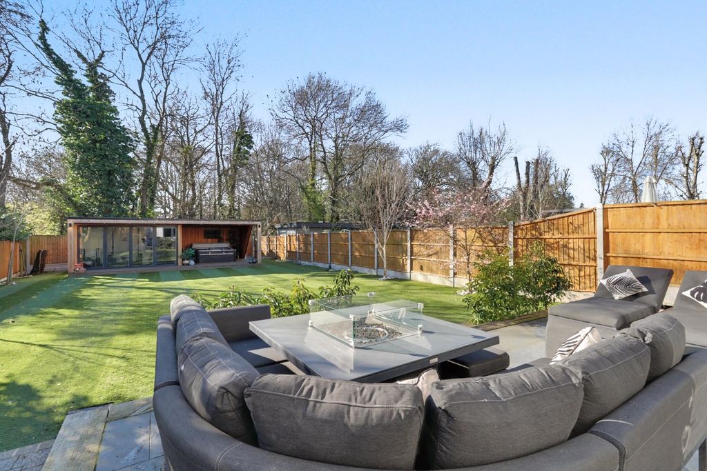 Additional image 2 of 5 bed detached house for saleRayleigh Road, Benfleet SS7