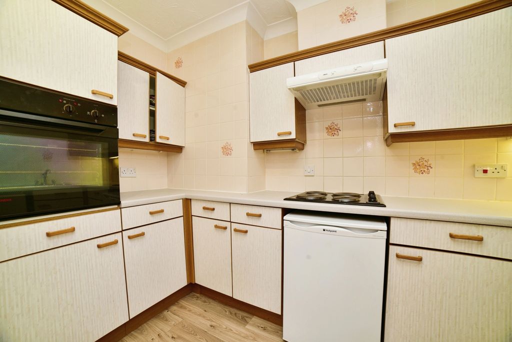 Additional image 7 of 2 bed flat for saleHaldenby Court, Swanland HU14