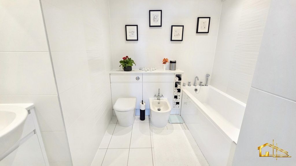 Additional image 4 of 2 bed flat for saleWest Parade, Bexhill On Sea TN39
