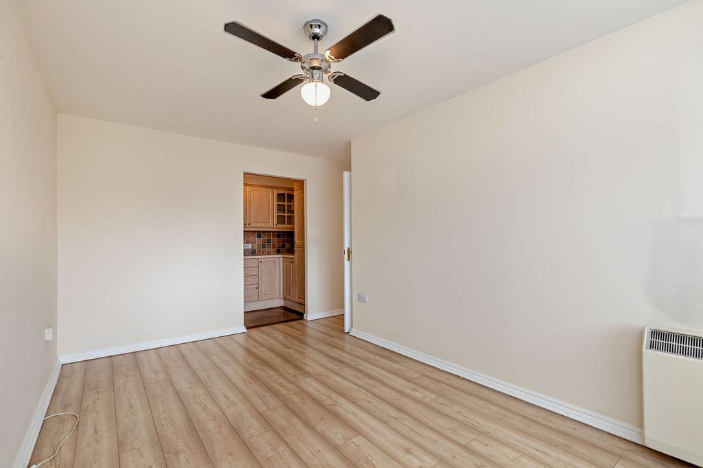 Additional image 4 of 2 bed flat for saleWain Avenue, Chesterfield S41