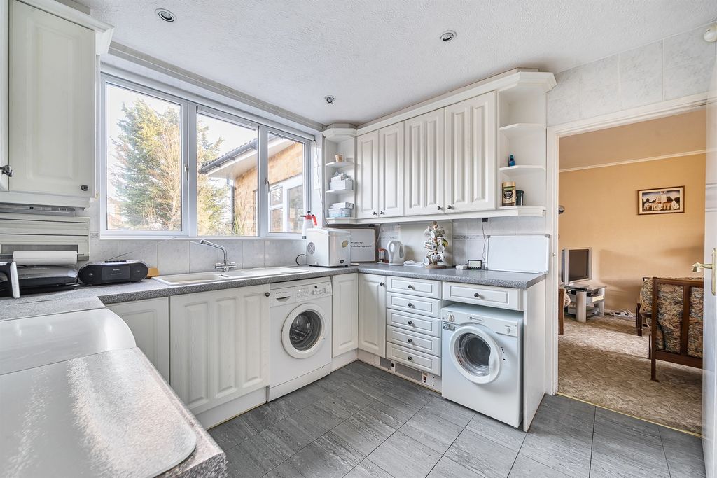 Additional image 2 of 3 bed detached house for saleSouth Park Gardens, Berkhamsted HP4