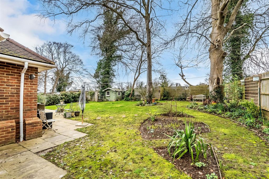 Additional image 32 of 3 bed detached bungalow for saleRoebuck Close, Ashtead KT21