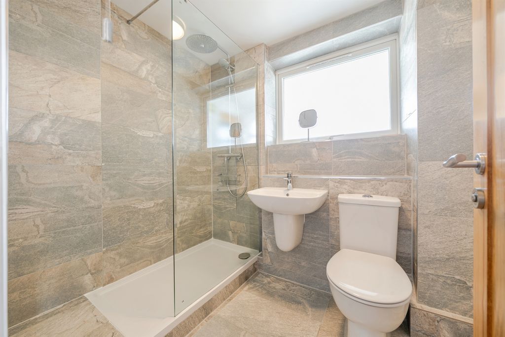 Additional image 11 of 1 bed flat for saleHilltop Road, Berkhamsted HP4