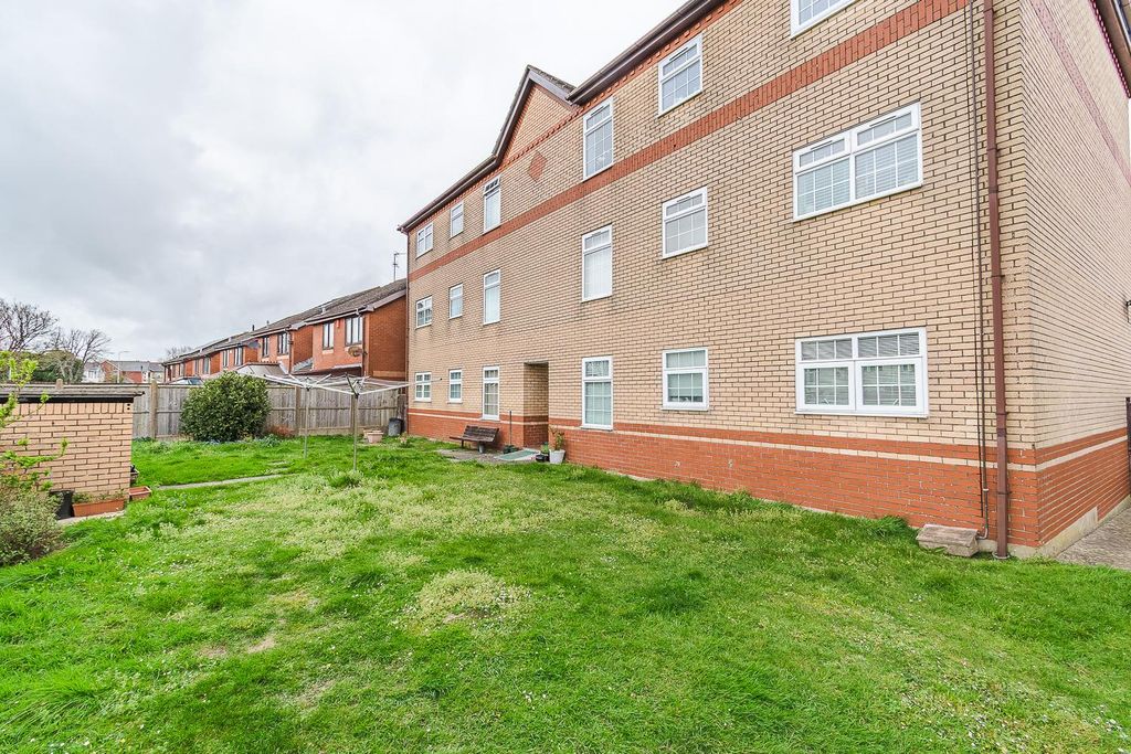 Additional image 8 of 2 bed flat for saleBarrians Way, Barry CF62
