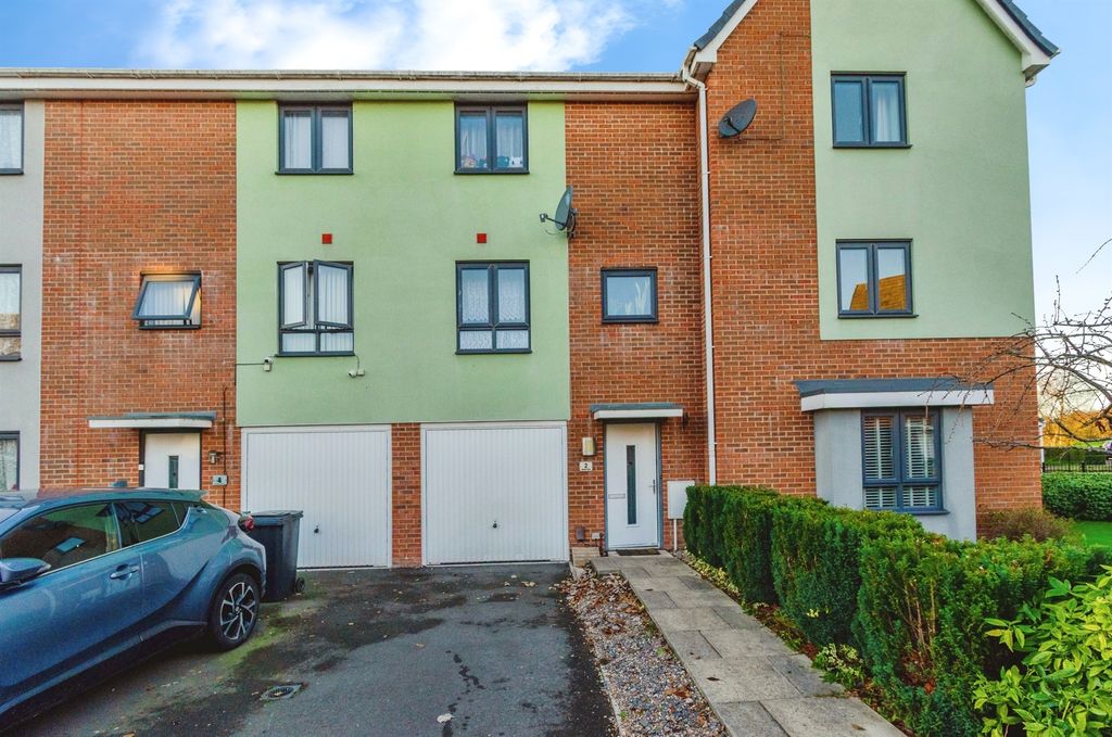 3 bed terraced house for saleKynance Grove, Wolverhampton WV14