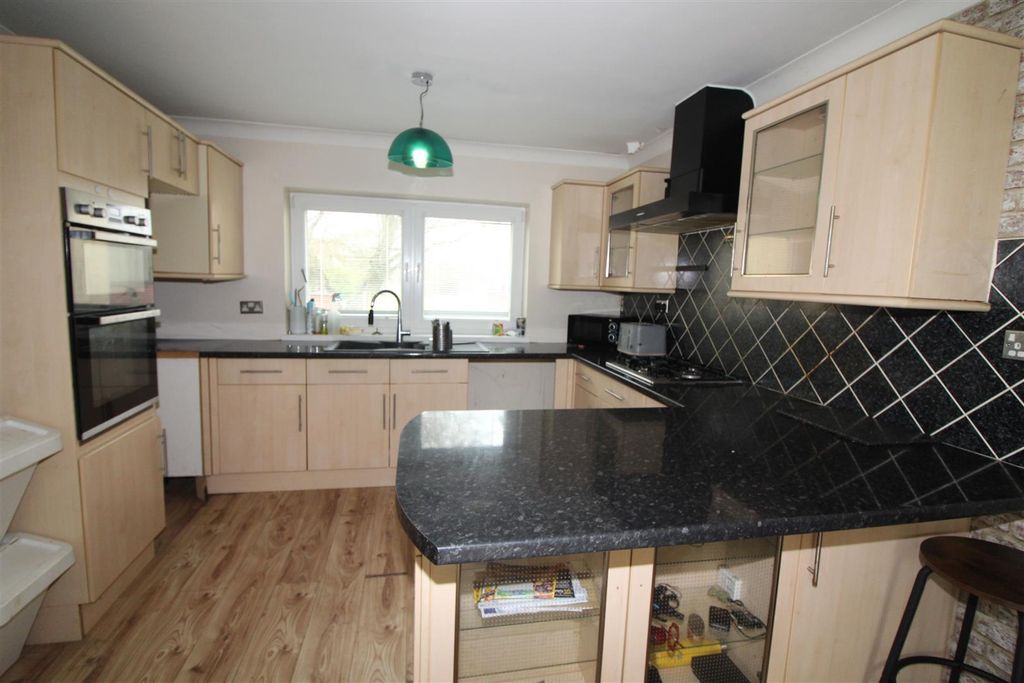 Additional image 3 of 4 bed end terrace house for saleElm Court, Newbridge, Newport NP11
