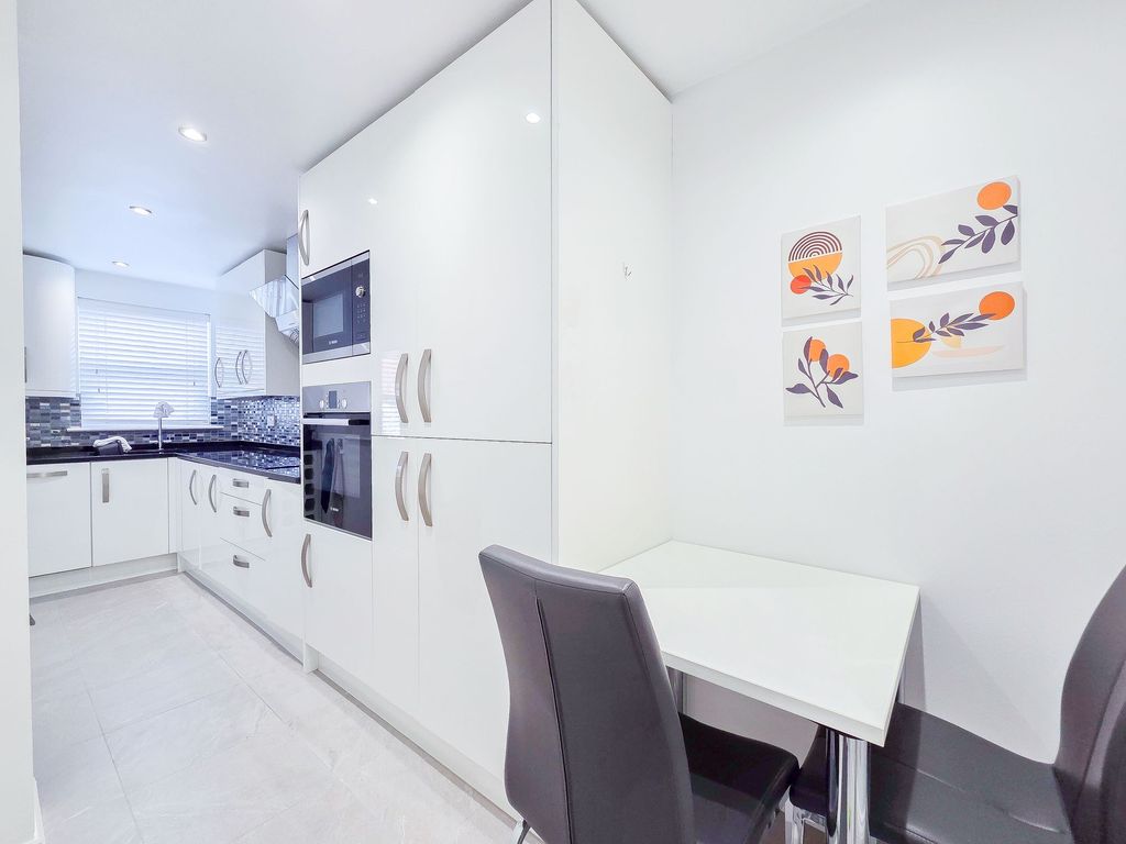 Additional image 8 of 2 bed flat for sale14 Alexandra House, St Helier JE2