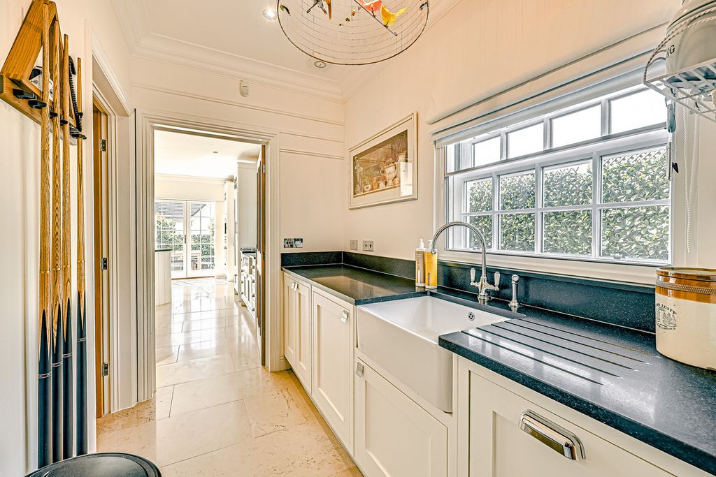 Additional image 14 of 5 bed detached house for saleVicarage Heights, Benfleet SS7