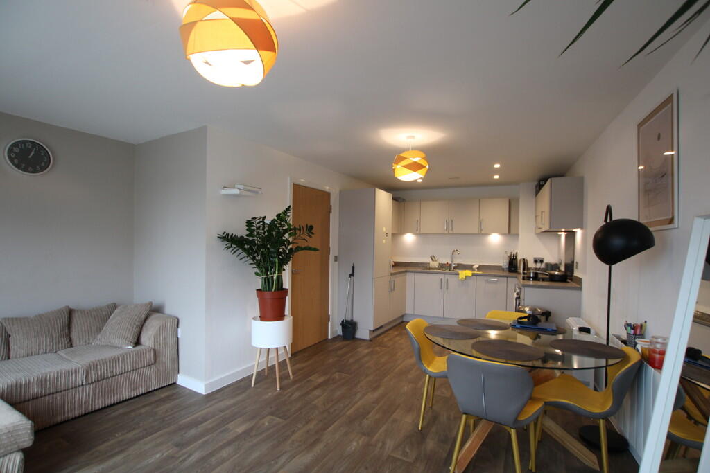 Additional image 4 of Lincoln Apartments, Lexington Gardens, Park Central, B15