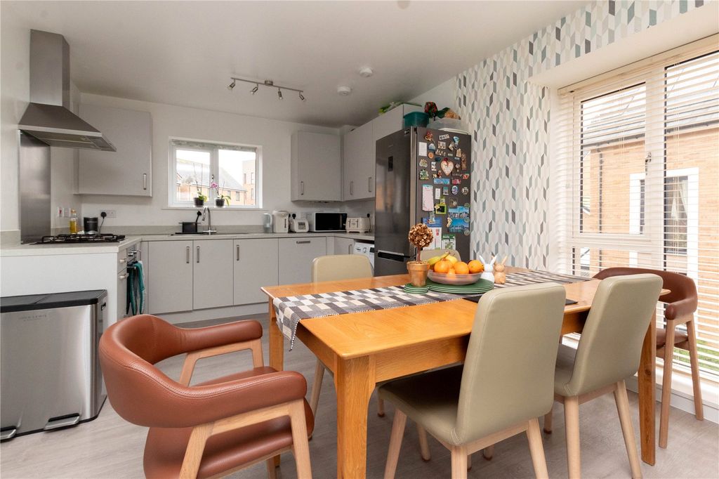 2 bed flat for salePost Office Road, Locking, Weston-Super-Mare BS24 photo 4