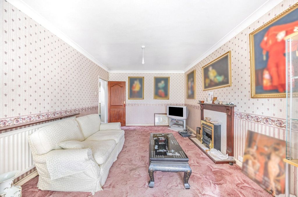 Additional image 12 of 5 bed detached house for saleTrowley Rise, Abbots Langley, Hertfordshire WD5