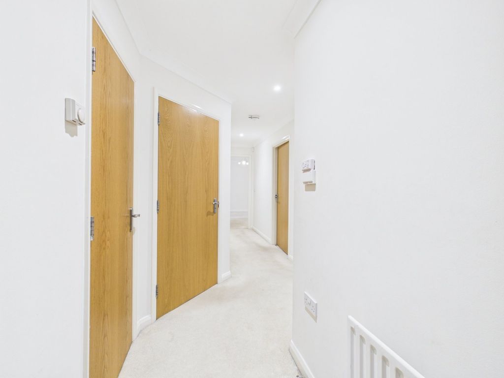 Additional image 10 of 2 bed flat for saleWhielden Street, Amersham, Buckinghamshire HP7
