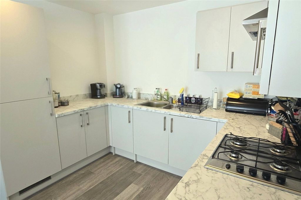Additional image 5 of 1 bed flat for saleWoodside Close, Bagshot, Surrey GU19