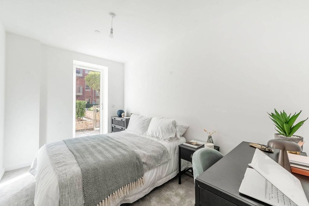 Additional image 8 of 2 bed flat for saleSouth Oxhey Central, Watford WD19
