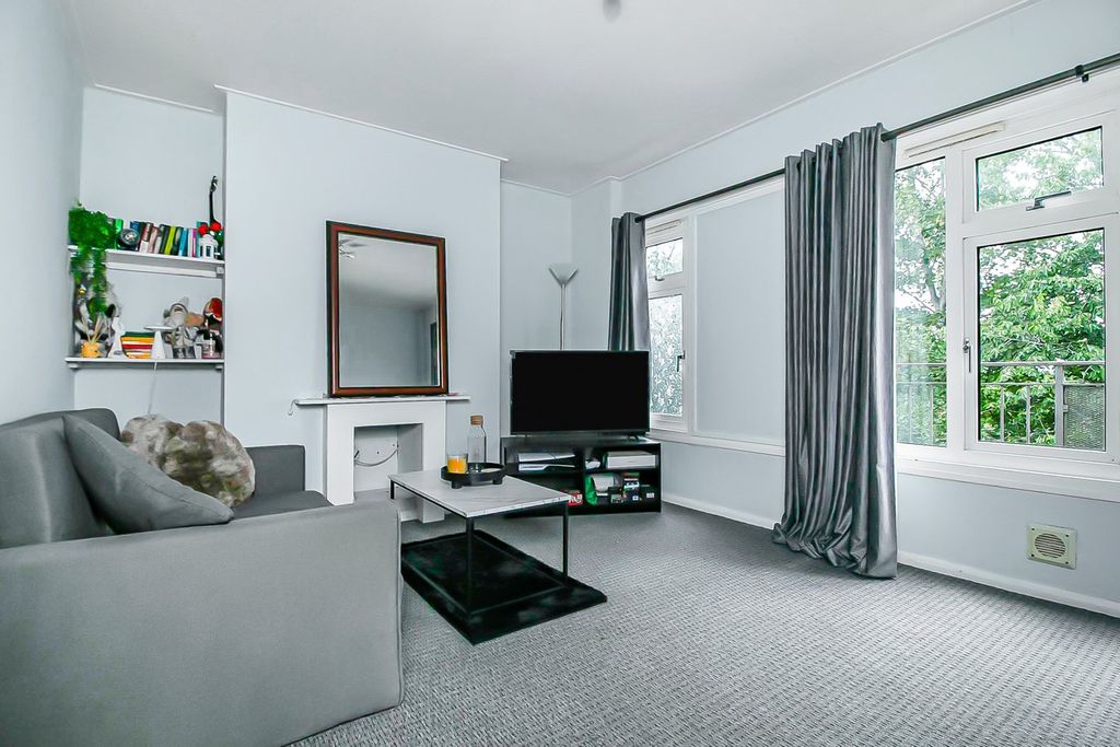 Additional image 3 of 2 bed flat for saleWestern Way, Letchworth Garden City SG6