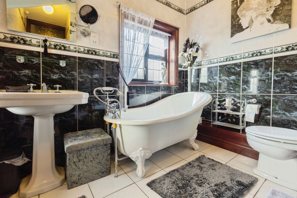 Additional image 19 of 4 bed detached house for saleParsons Lane, Bierton, Aylesbury HP22