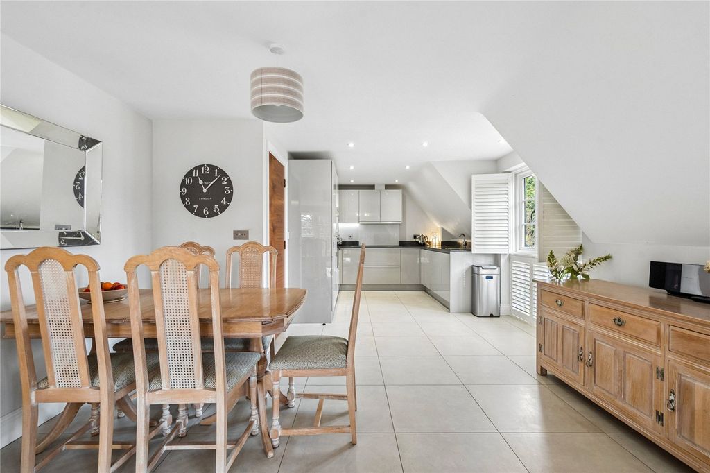 Additional image 10 of 2 bed flat for saleNorth Road, Berkhamsted, Hertfordshire HP4