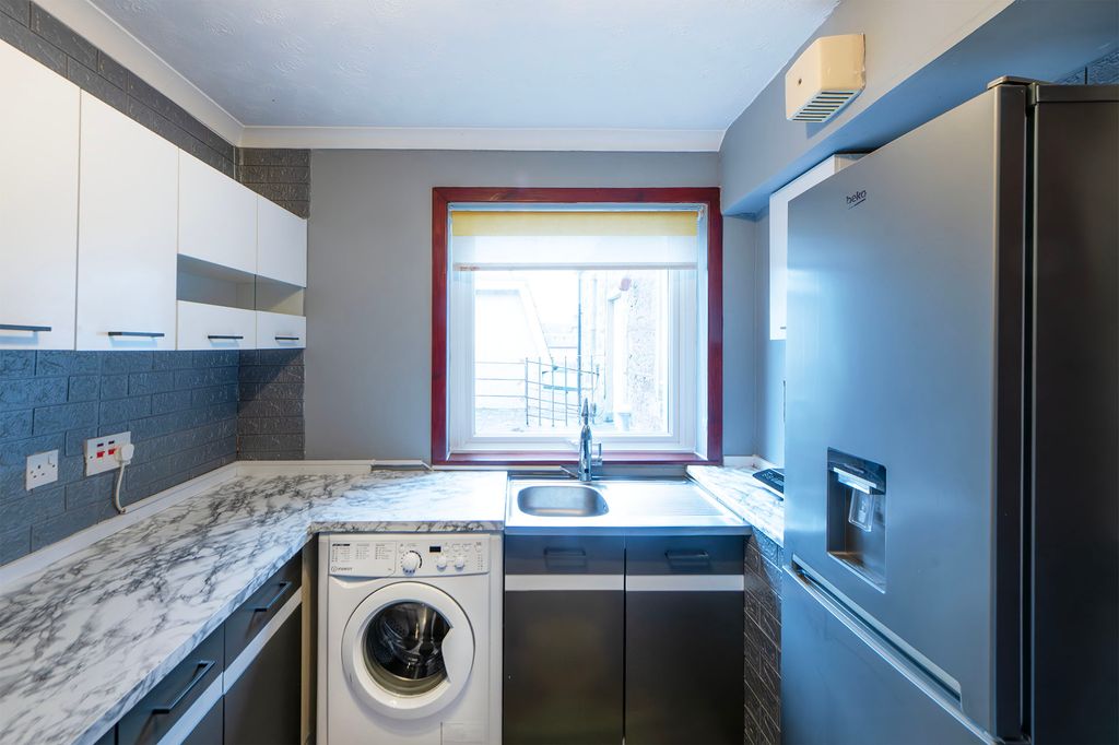 1 bed flat for saleKing Street, Crieff PH7 photo 5