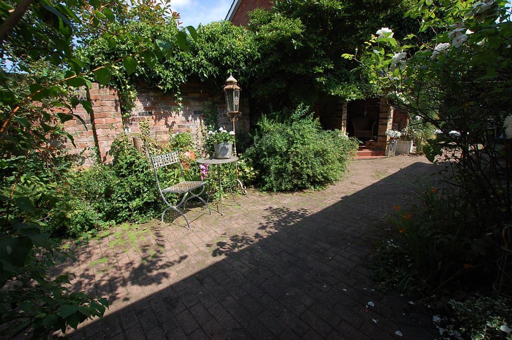 Additional image 34 of 4 bed end terrace house for saleKings Road, Ashton-Under-Lyne, Greater Manchester OL6