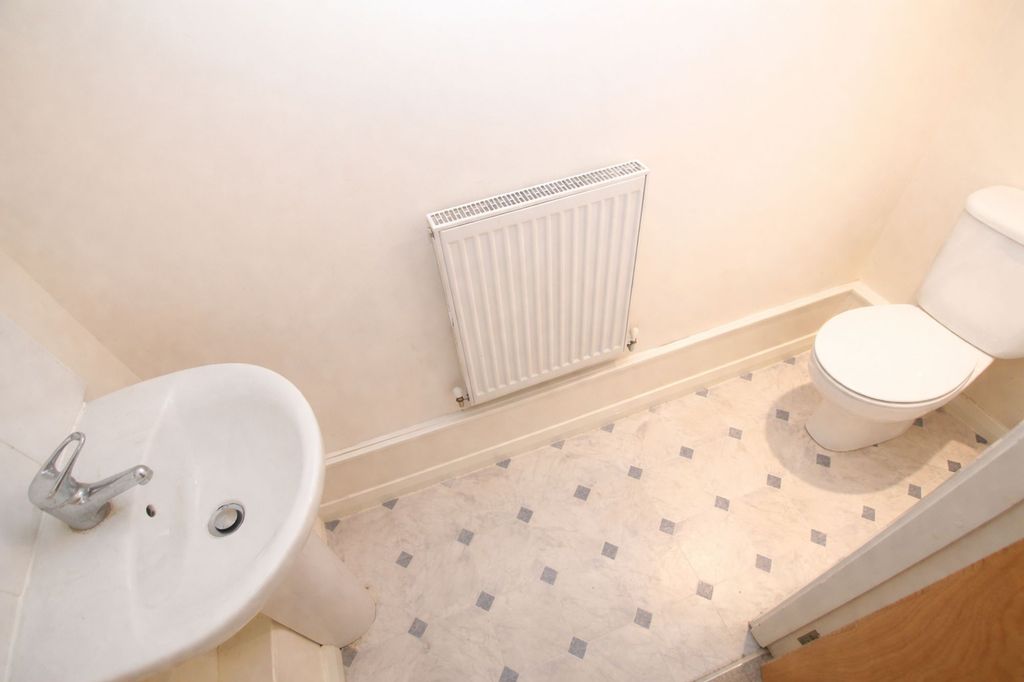 Additional image 8 of 3 bed flat for saleOxford Street, Todmorden OL14