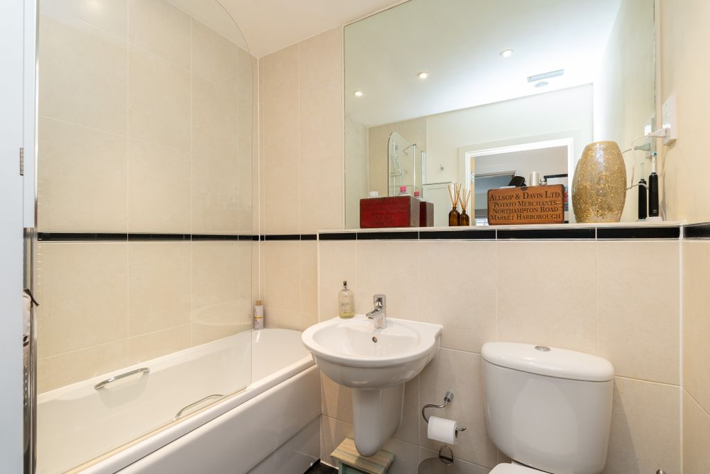 Additional image 9 of 2 bed flat for saleHill View, Dorking RH4