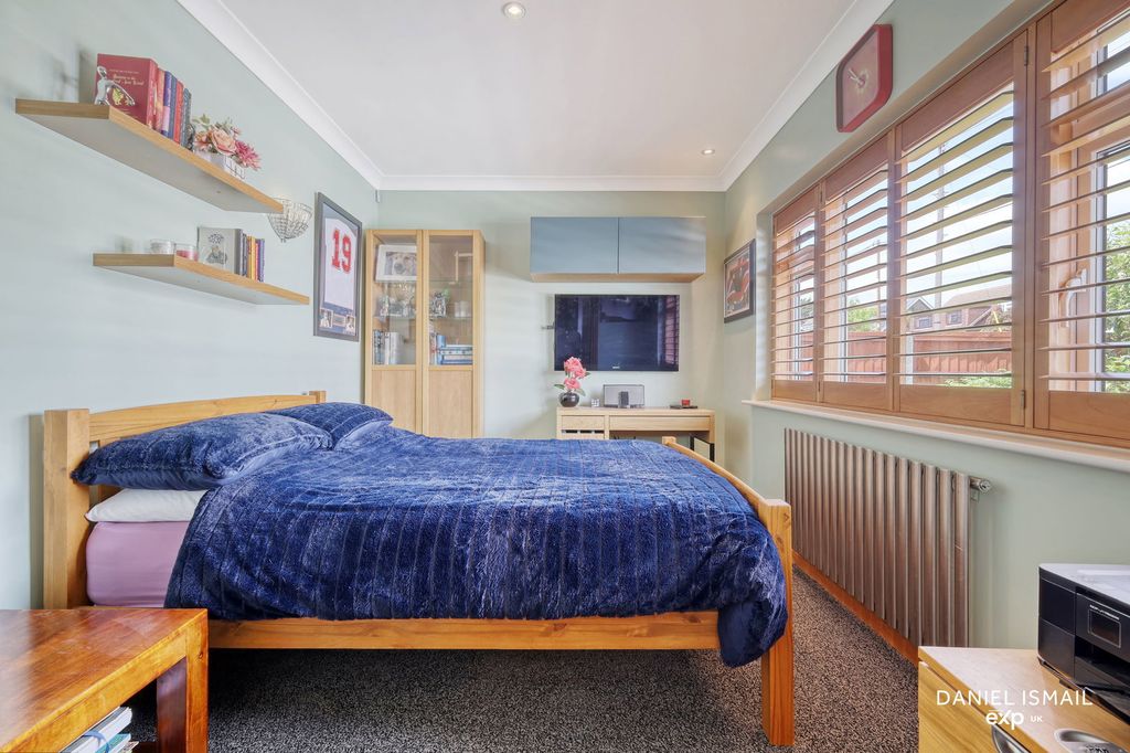Additional image 9 of 5 bed detached house for saleGreat Berry Lane, Langdon Hills, Basildon SS16
