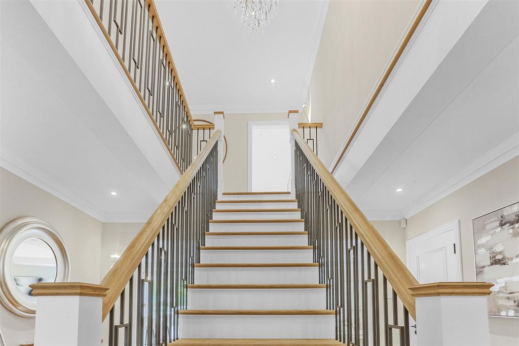 Additional image 23 of 5 bed detached house for saleGreen Curve, Banstead SM7