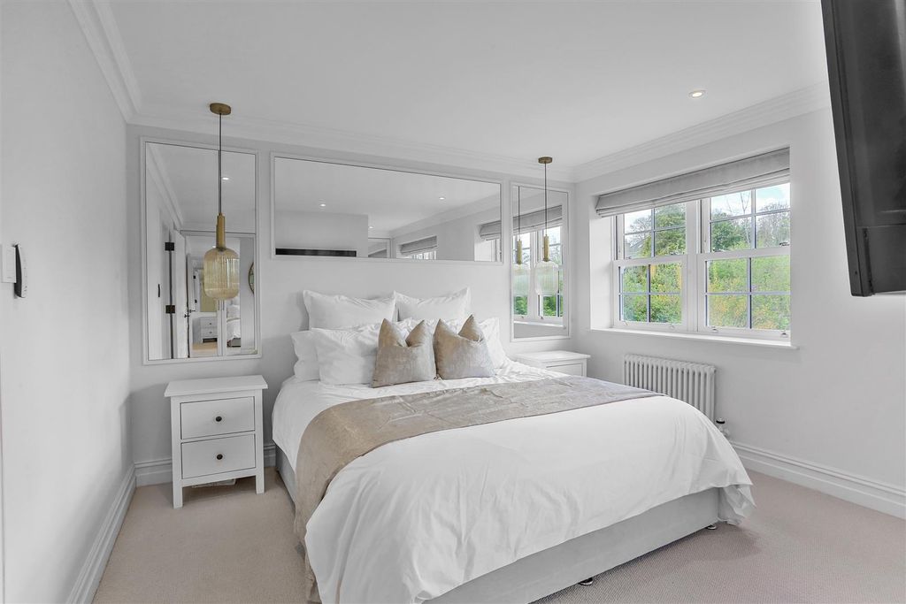 Additional image 25 of 5 bed detached house for saleGreen Curve, Banstead SM7