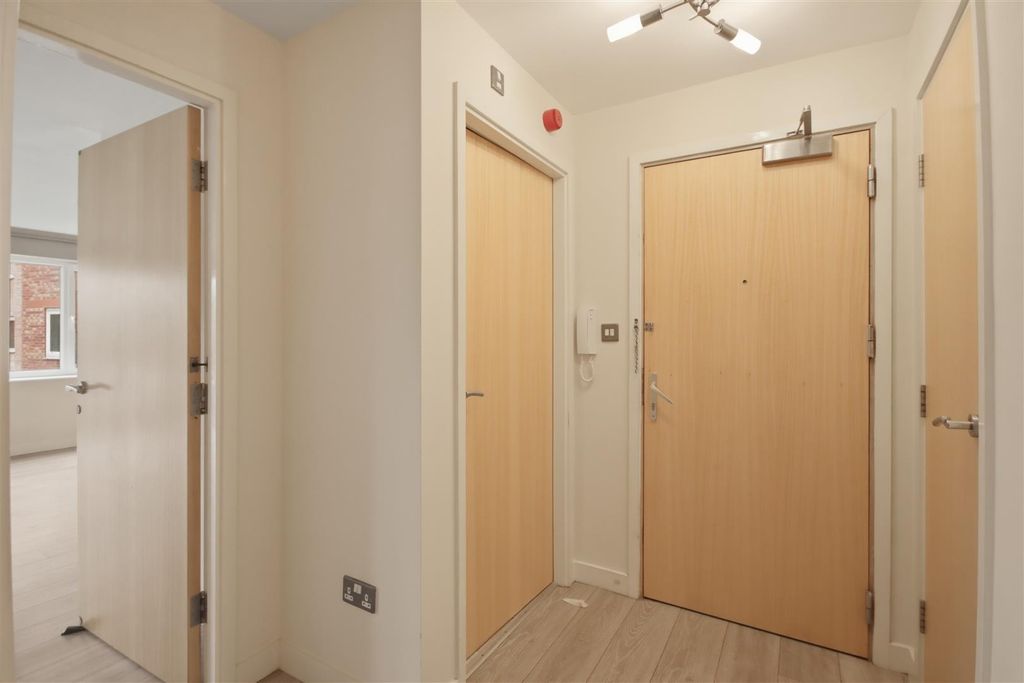 Additional image 5 of 2 bed flat for saleTapton Lock Hill, Tapton, Chesterfield S41