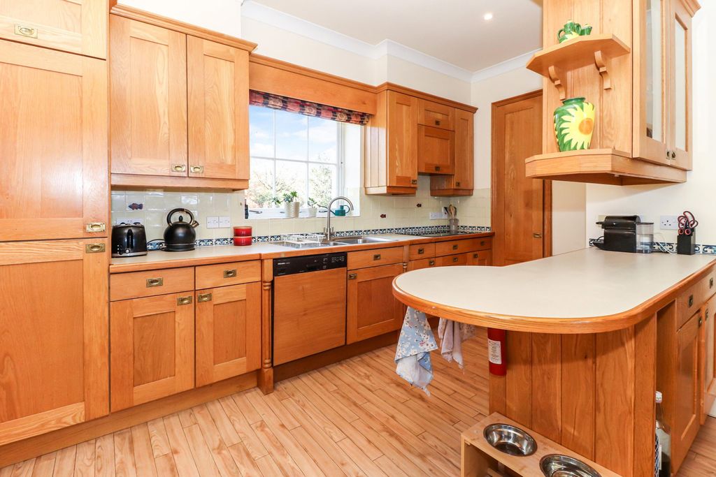 Additional image 10 of 2 bed flat for saleShardeloes, Missenden Road, Amersham HP7