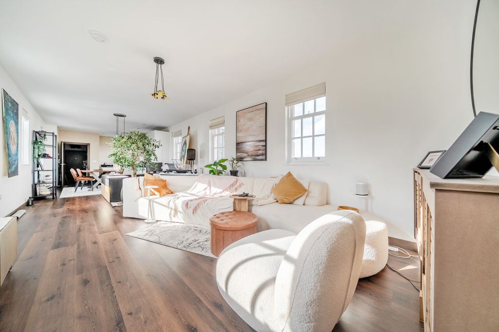Additional image 3 of 2 bed flat for saleLeishman Views, Aldershot GU11