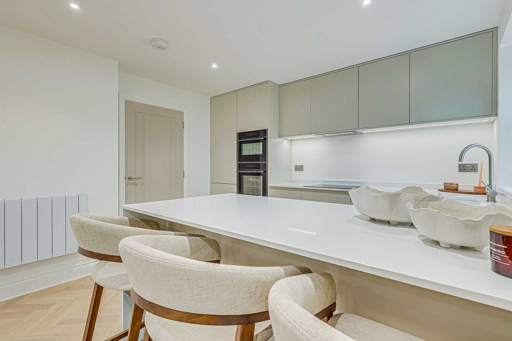 Additional image 12 of 2 bed flat for saleHall Crescent, Benfleet SS7