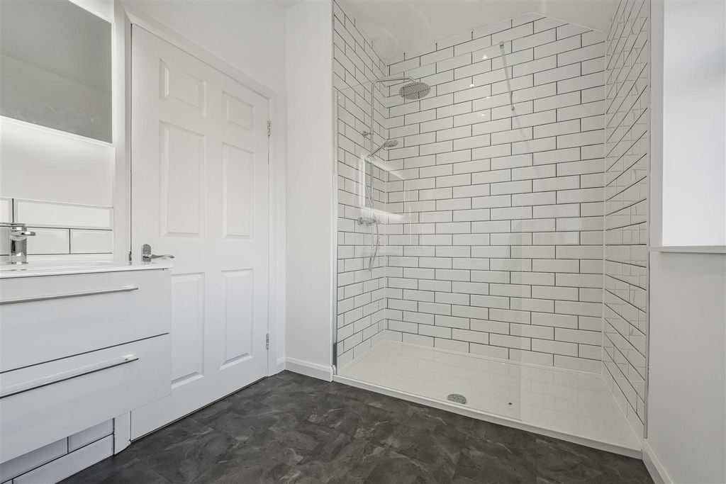Additional image 10 of 5 bed town house for saleFriars Road, Barry CF62