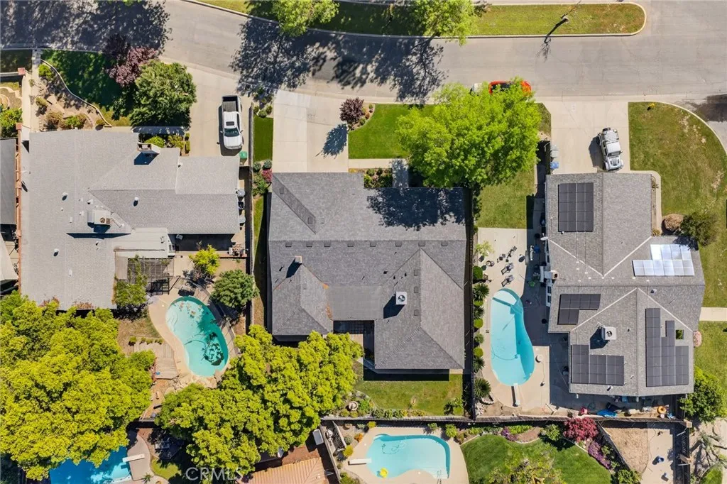 2433 W 3rd St, Madera, CA 93637