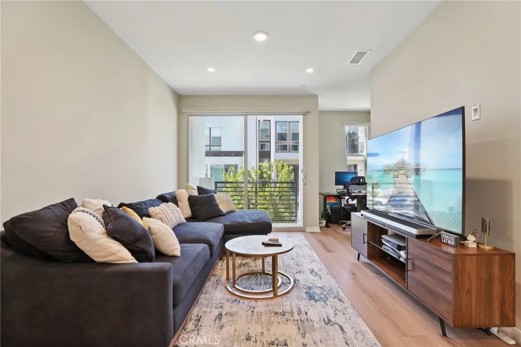 Additional image 9 of 302 Placemark, Irvine, CA 92614